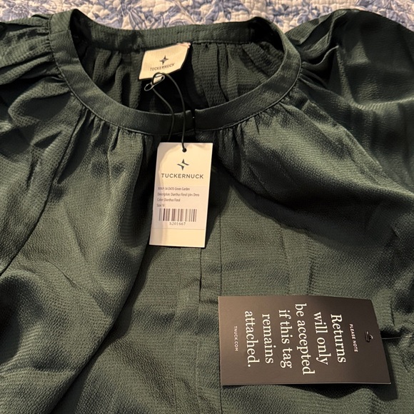 NWT TUCKERNUCK Dark Green Hammered Satin Lyles Dress
Dark Green / M - Picture 7 of 7